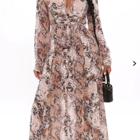 Elegant Snake Print Maxi Dress - Picture 2 of 3